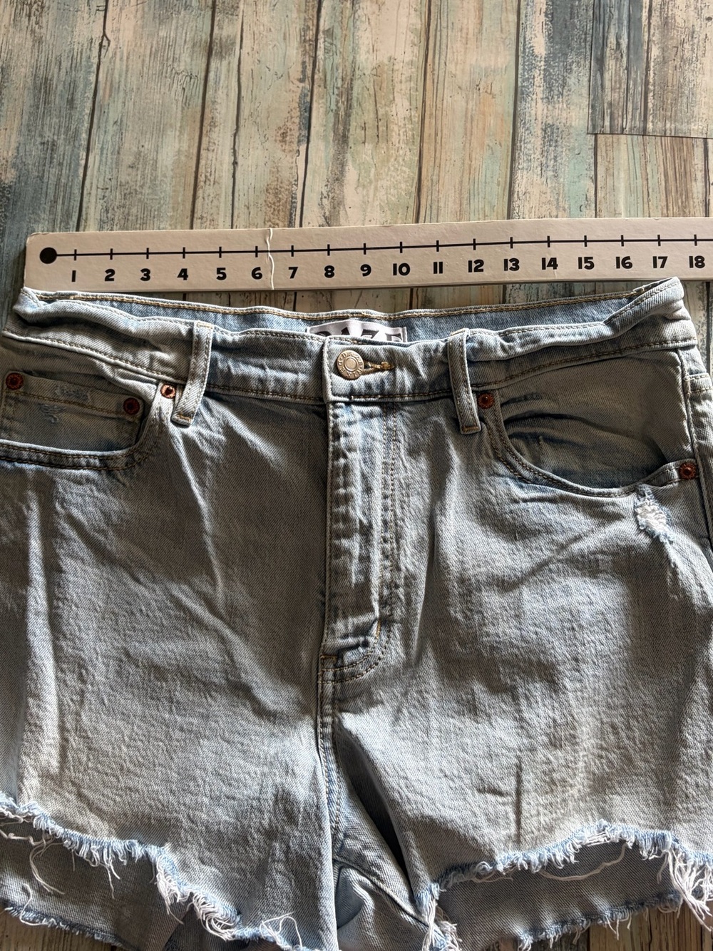 Daze Crossroads Mid-Rise Loose Denim Shorts (Current Style) - Picture 6 of 9